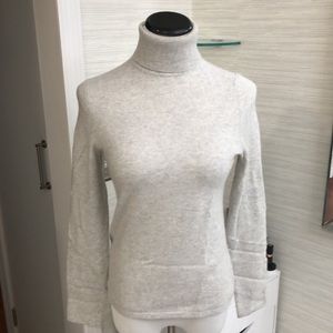 Lord & Taylor 100% cashmere turtleneck sweater